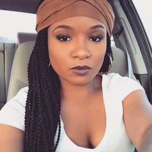 Meet your Posher, Alexis